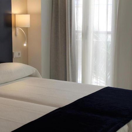 Apartamentos Mayal Con Piscina Μπένιντορμ Δωμάτιο φωτογραφία