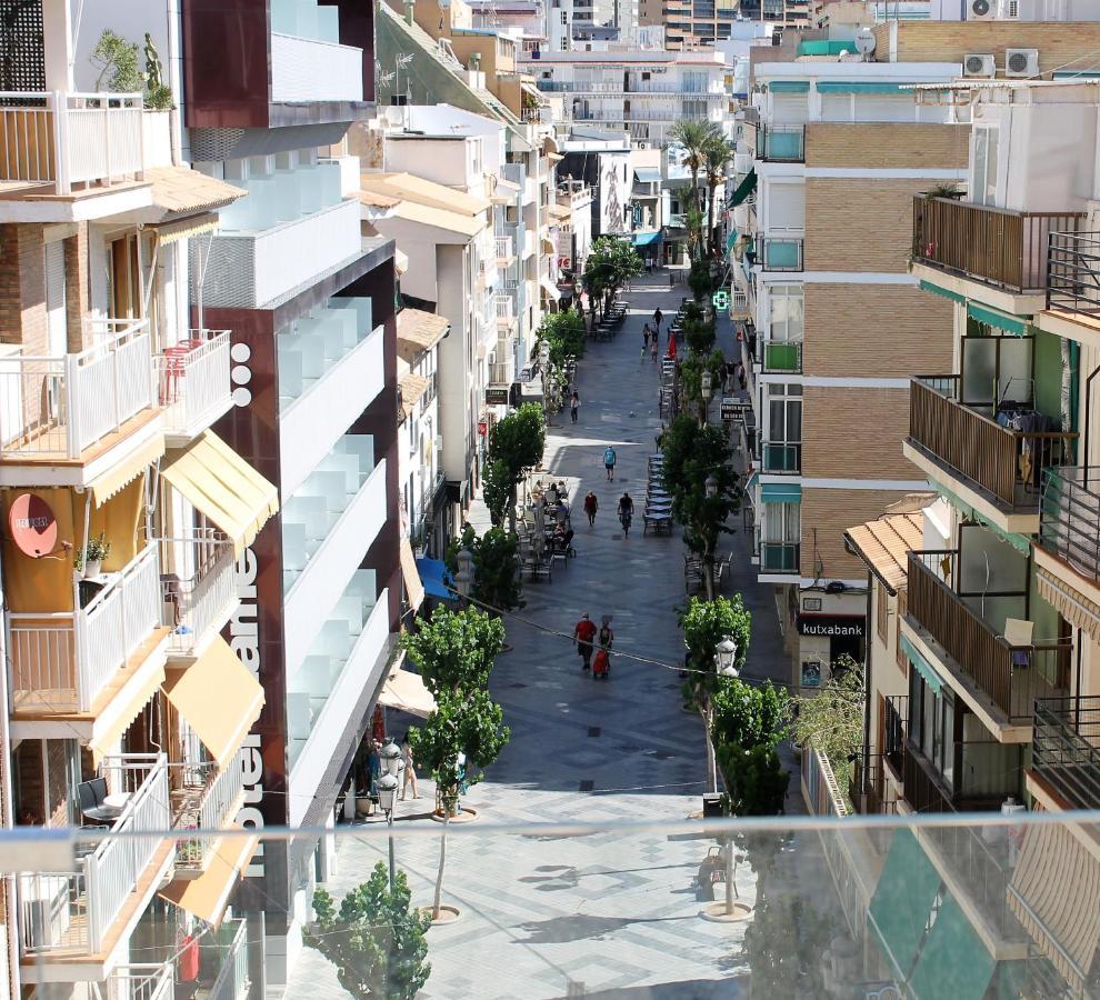 Apartamentos Mayal Con Piscina Μπένιντορμ Εξωτερικό φωτογραφία