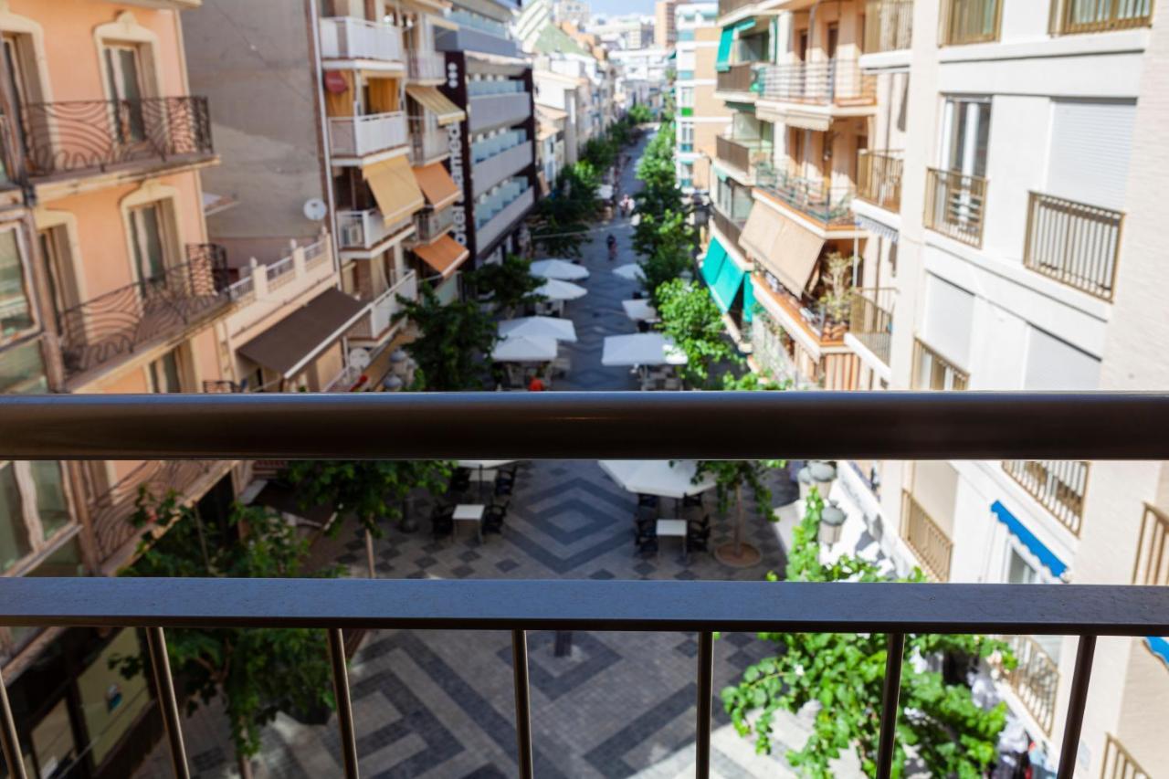 Apartamentos Mayal Con Piscina Μπένιντορμ Εξωτερικό φωτογραφία