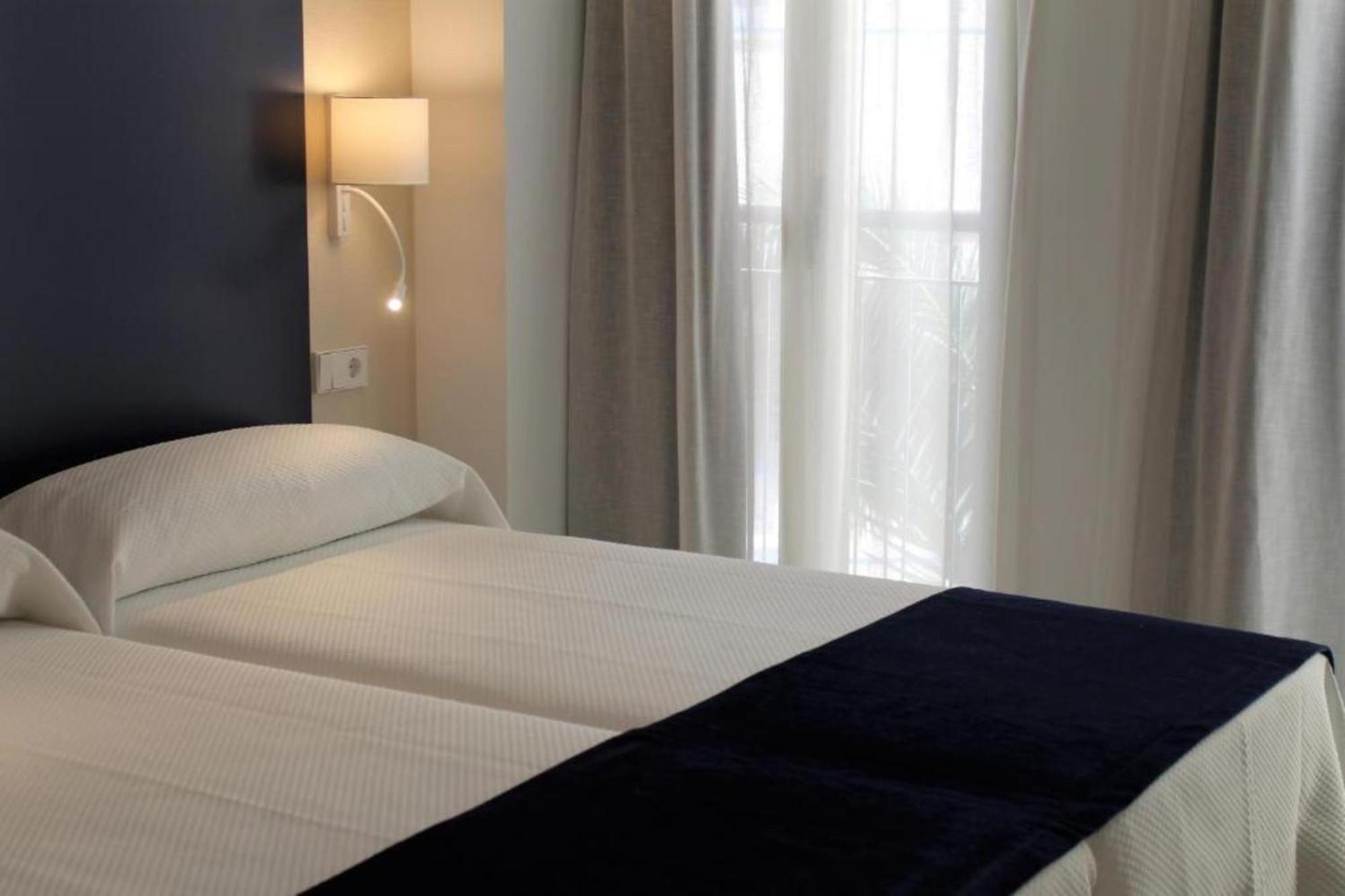 Apartamentos Mayal Con Piscina Μπένιντορμ Δωμάτιο φωτογραφία